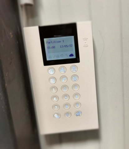 Installation d'un système d'alarme avec télésurveillance SECURITAS dans une entreprise à Roanne.