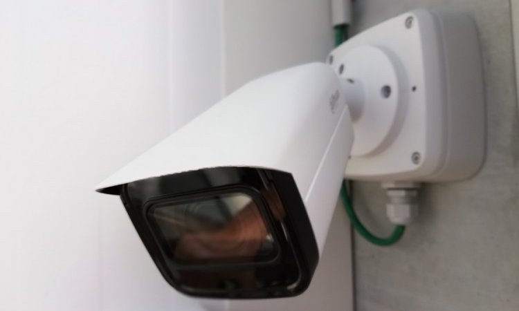 Mise en place de caméras pour contrôler les accès d'une entreprise à Roanne et sa région. JSA Connect