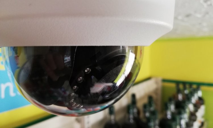 Installation d'une caméra de surveillance dans un magasin à Roanne et sa région. JSA Connect